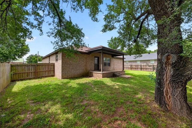 500 SW 6th Avenue, Gravette, AR 72736