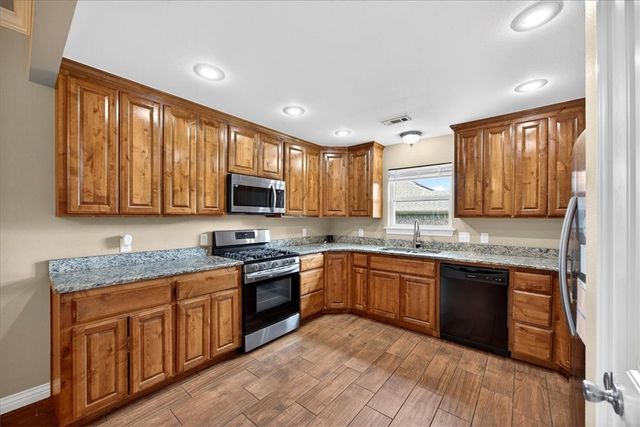 500 SW 6th Avenue, Gravette, AR 72736