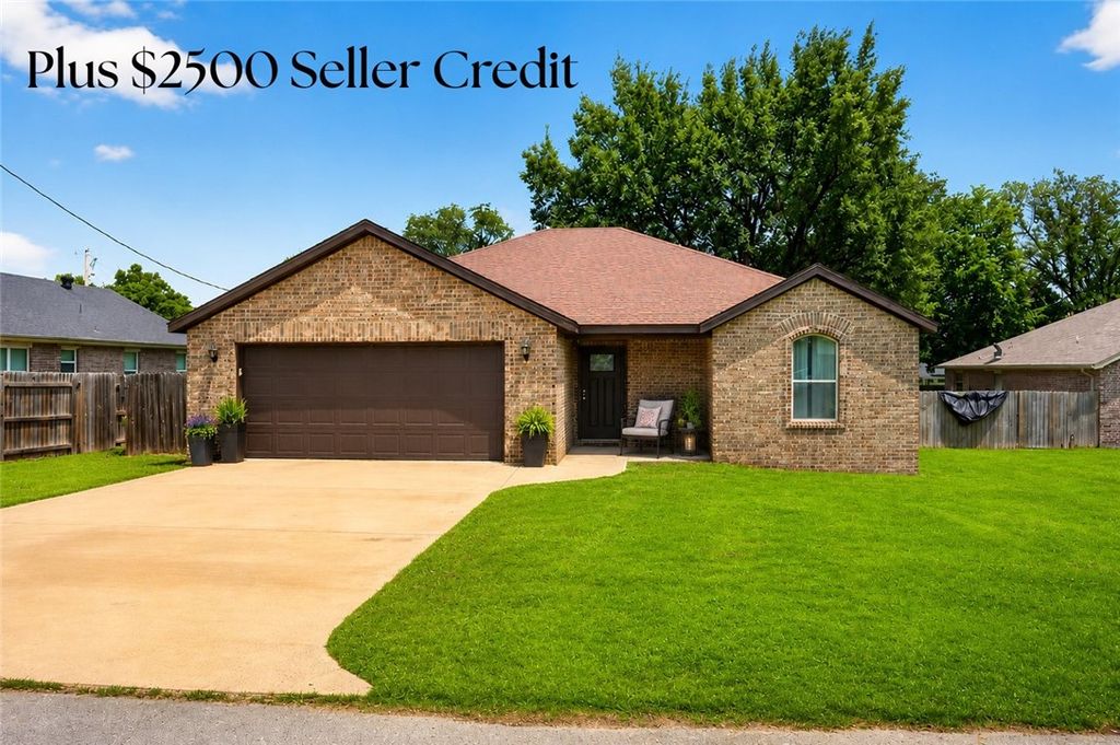 500 SW 6th Avenue, Gravette, AR 72736