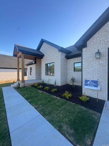 20 Albion CT., Cabot, AR 72023