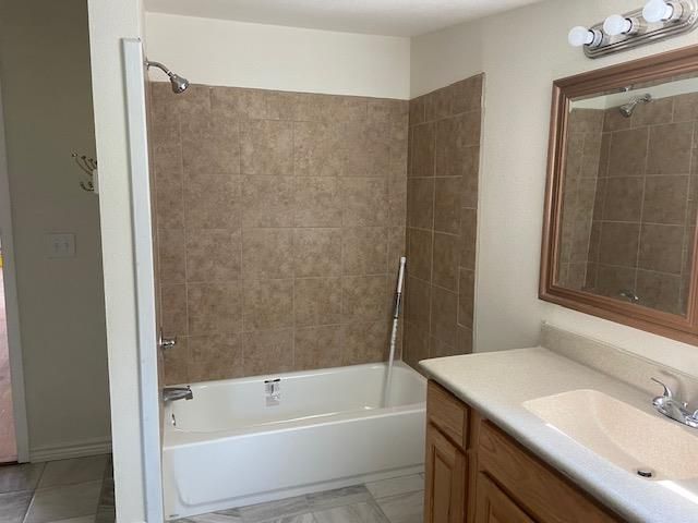 823 Monterrey ST, Lockhart, TX 78644