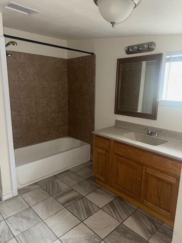 823 Monterrey ST, Lockhart, TX 78644