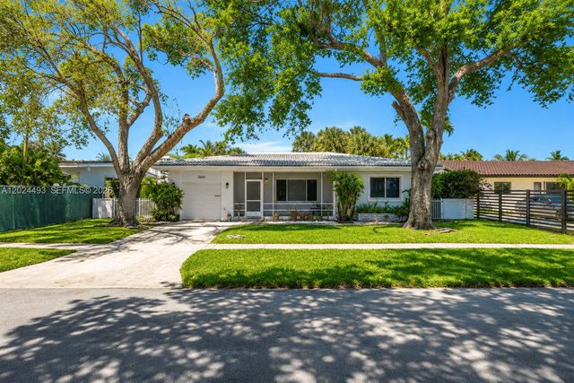 1995 Ixora Rd, North Miami, FL 33181