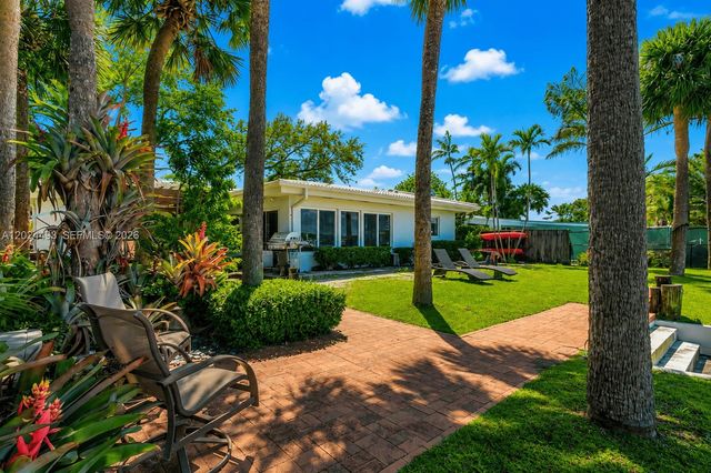 1995 Ixora Rd, North Miami, FL 33181