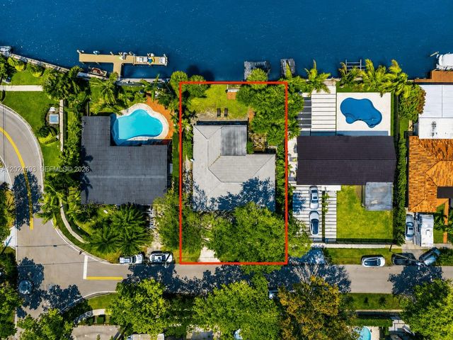 1995 Ixora Rd, North Miami, FL 33181