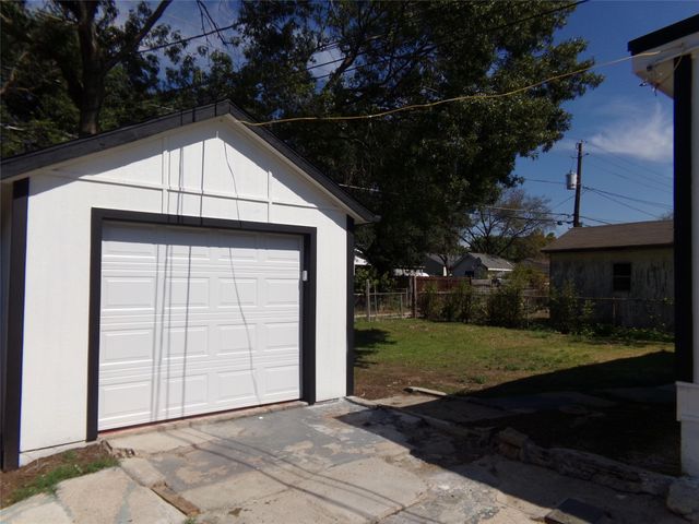 3423 Texas Drive, Dallas, TX 75211