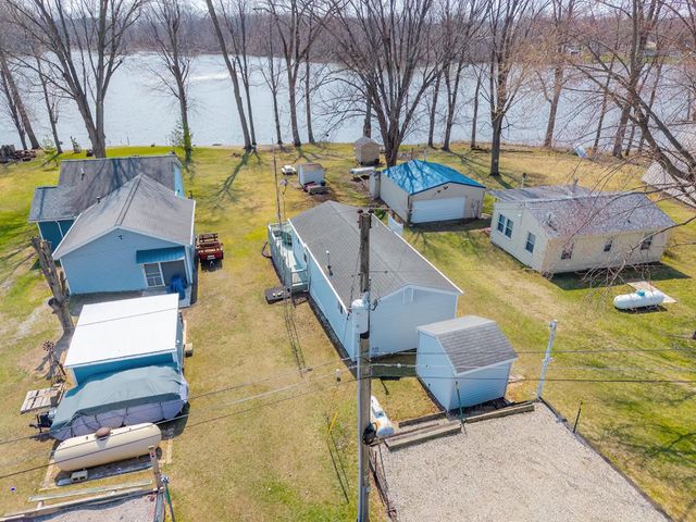 2975 S Scotty Drive, Pleasant Lake, IN 46779