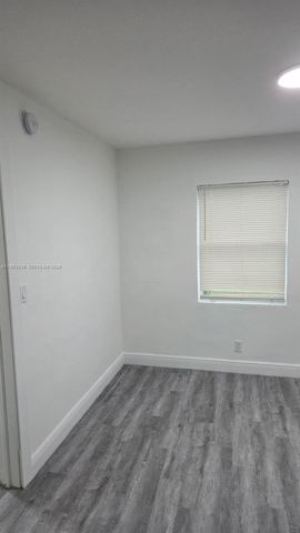 855 NW 3rd Ter 2, Dania Beach, FL 33004