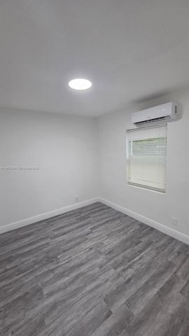 855 NW 3rd Ter 2, Dania Beach, FL 33004