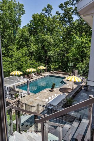 300 Sunnyside Dr, Nashville, TN 37205