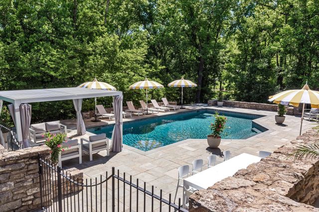 300 Sunnyside Dr, Nashville, TN 37205