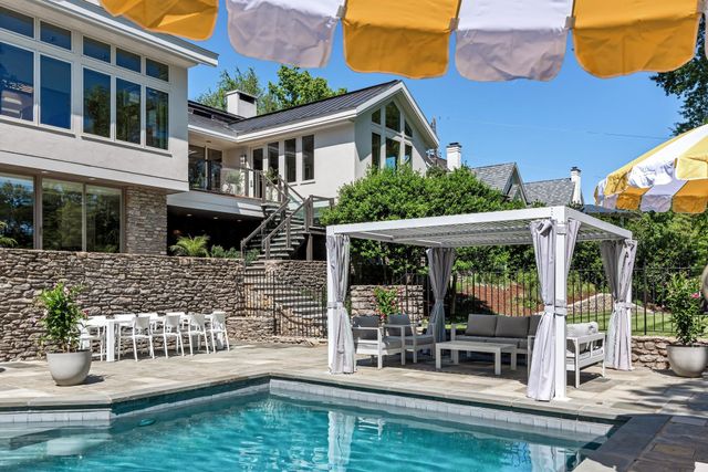 300 Sunnyside Dr, Nashville, TN 37205