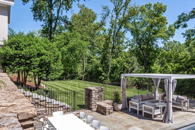 300 Sunnyside Dr, Nashville, TN 37205