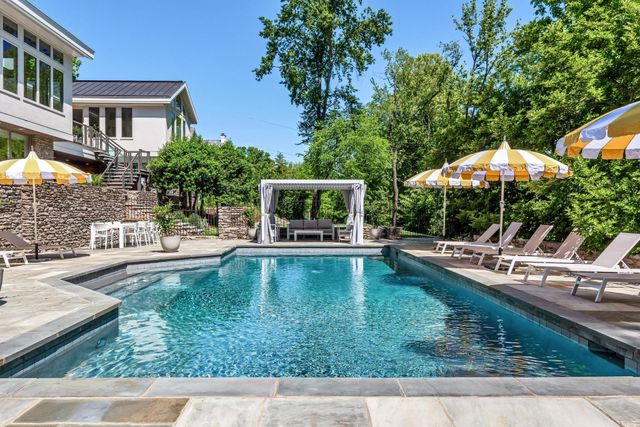 300 Sunnyside Dr, Nashville, TN 37205