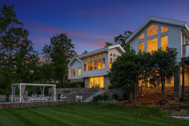 300 Sunnyside Dr, Nashville, TN 37205