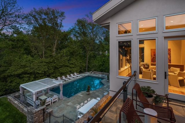 300 Sunnyside Dr, Nashville, TN 37205