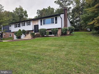 7109 LOIS LN, Lanham, MD 20706
