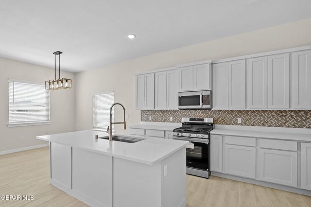 8420 WALLY Place, Vinton, TX 79821