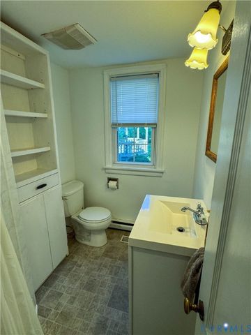 105 W McClellan St, Sandston, VA 23150