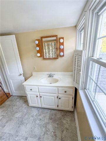 105 W McClellan St, Sandston, VA 23150