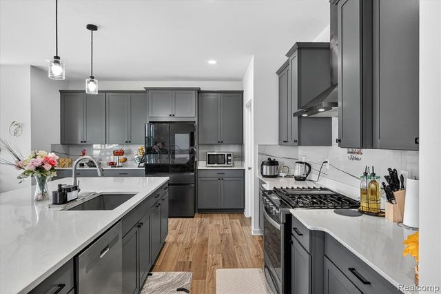58676 Losino Drive, South Lyon, MI 48178