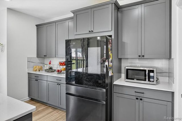 58676 Losino Drive, South Lyon, MI 48178