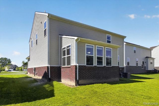 58676 Losino Drive, South Lyon, MI 48178