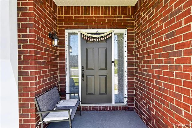 58676 Losino Drive, South Lyon, MI 48178