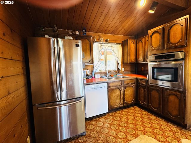 44 N HARRIS Rd, Goldendale, WA 98620