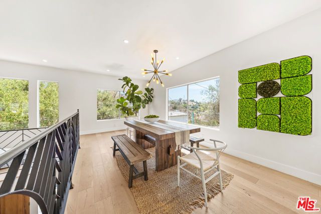 2927 Park Center Drive, Los Angeles, CA 90068