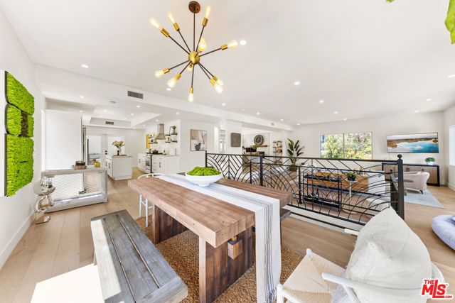 2927 Park Center Drive, Los Angeles, CA 90068