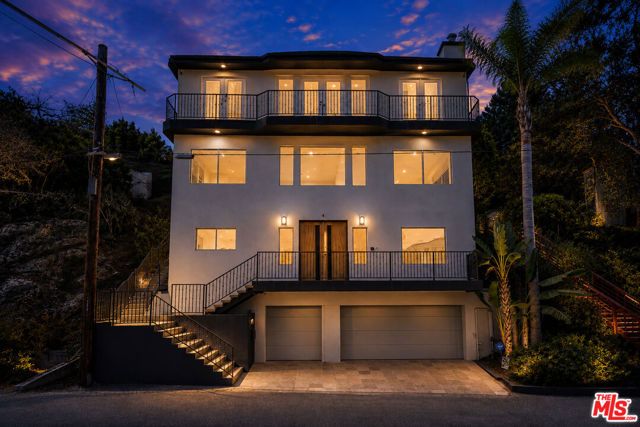 2927 Park Center Drive, Los Angeles, CA 90068