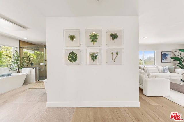 2927 Park Center Drive, Los Angeles, CA 90068