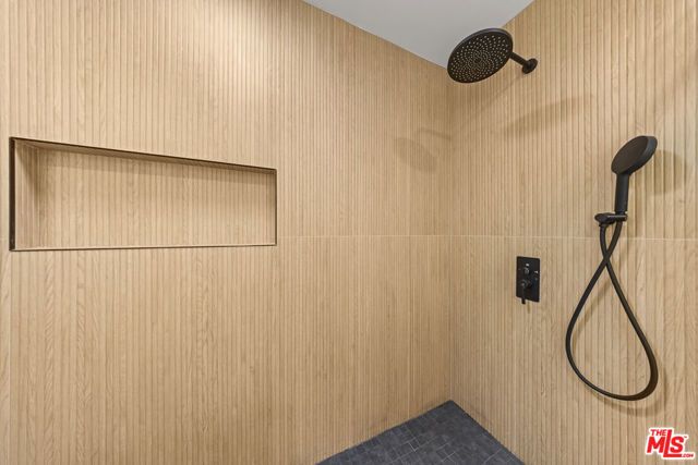 2927 Park Center Drive, Los Angeles, CA 90068