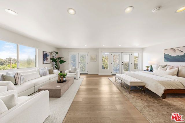 2927 Park Center Drive, Los Angeles, CA 90068