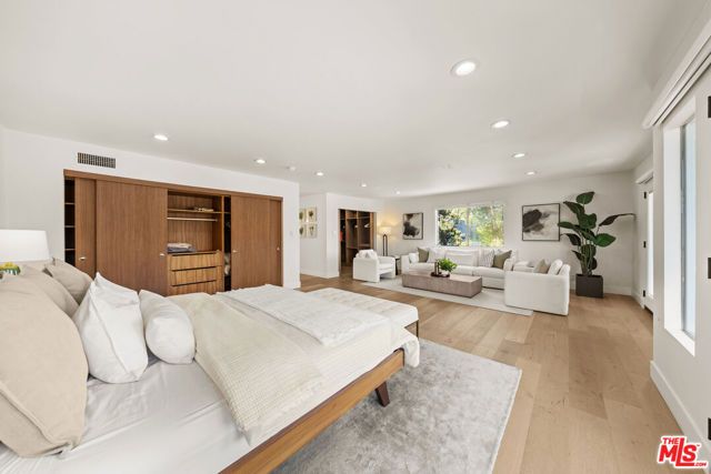2927 Park Center Drive, Los Angeles, CA 90068