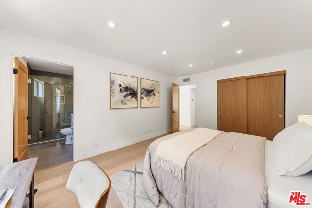 2927 Park Center Drive, Los Angeles, CA 90068