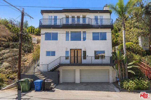 2927 Park Center Drive, Los Angeles, CA 90068
