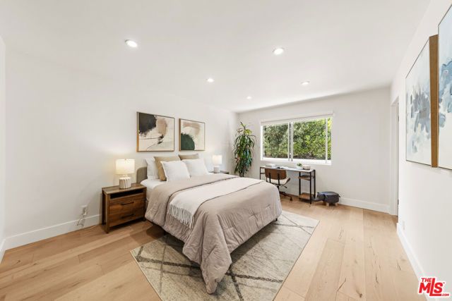 2927 Park Center Drive, Los Angeles, CA 90068
