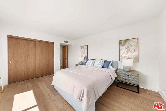 2927 Park Center Drive, Los Angeles, CA 90068