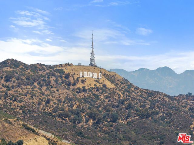2927 Park Center Drive, Los Angeles, CA 90068