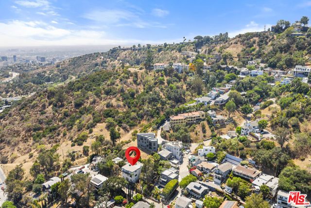 2927 Park Center Drive, Los Angeles, CA 90068