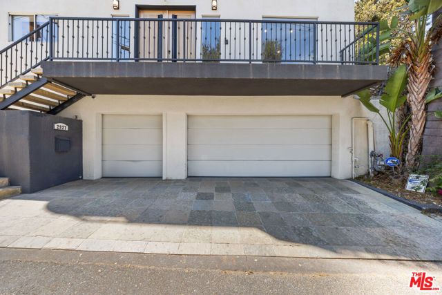 2927 Park Center Drive, Los Angeles, CA 90068