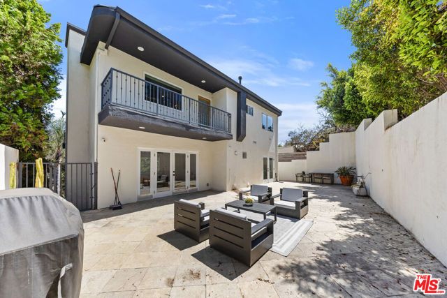 2927 Park Center Drive, Los Angeles, CA 90068