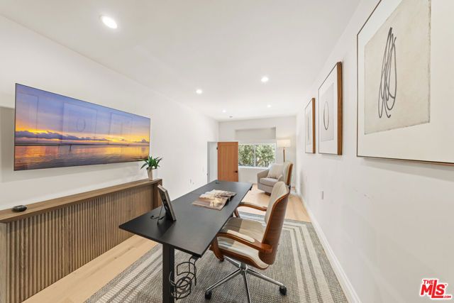 2927 Park Center Drive, Los Angeles, CA 90068