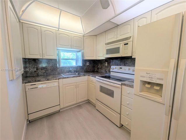 820 S Hollybrook Dr 303, Pembroke Pines, FL 33025