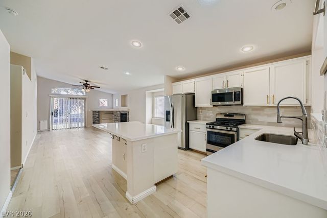 8136 Shady Glen Avenue, Las Vegas, NV 89131