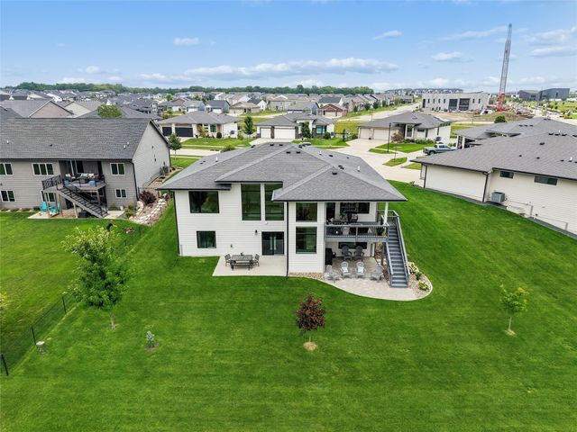 2000 NE Breezy Point, Grimes, IA 50111