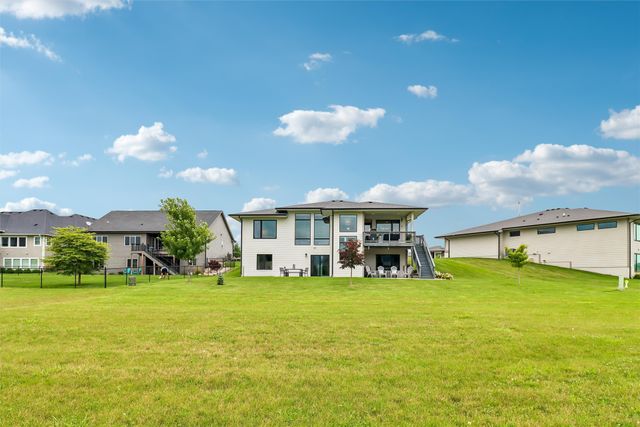 2000 NE Breezy Point, Grimes, IA 50111