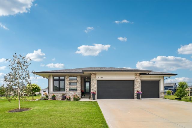 2000 NE Breezy Point, Grimes, IA 50111